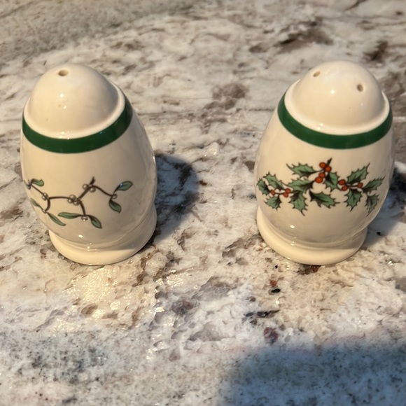 SPODE SALT & PEPPER SHAKERS - Picture 3 of 5